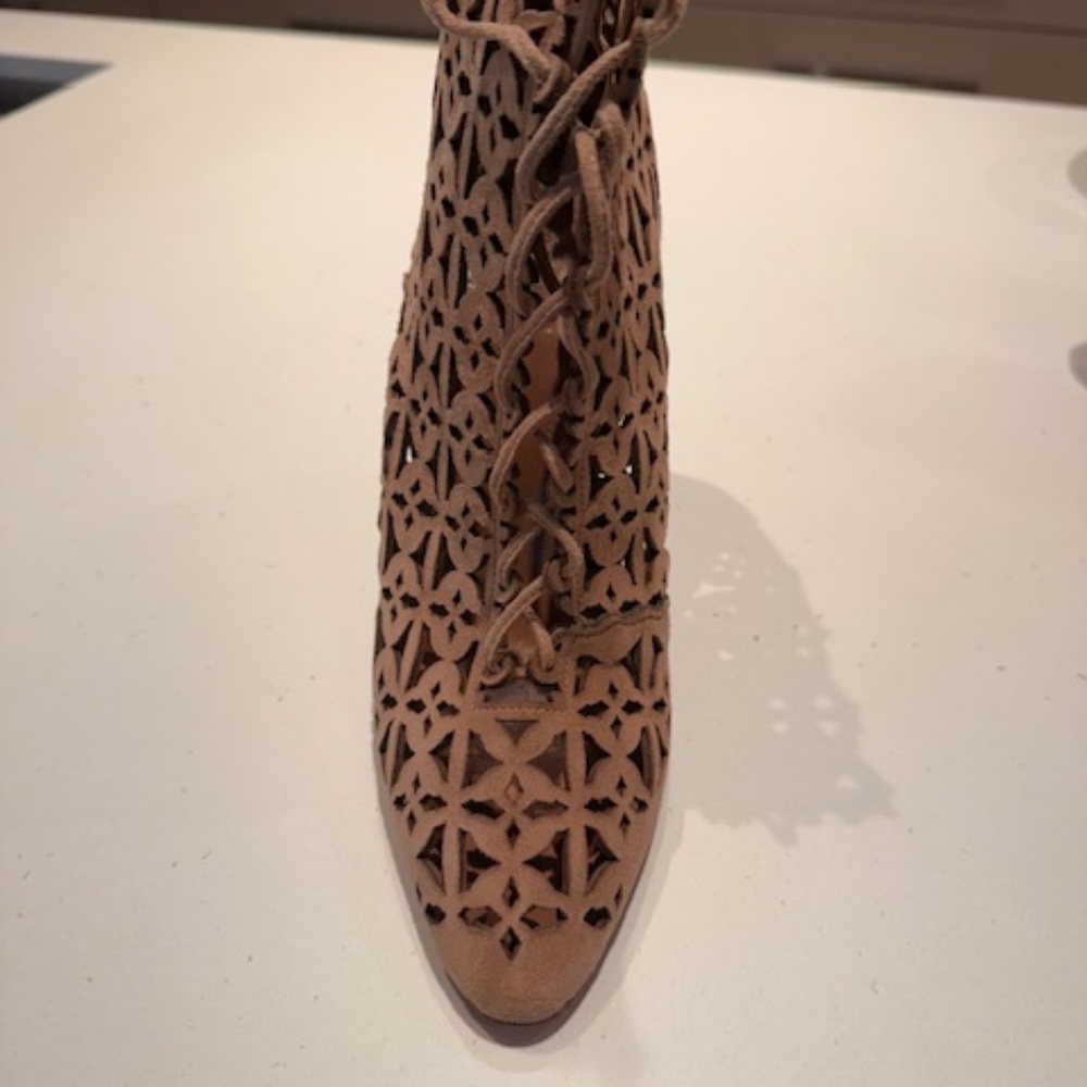 Alaia Paris  size 7 1/2, Tan Suede